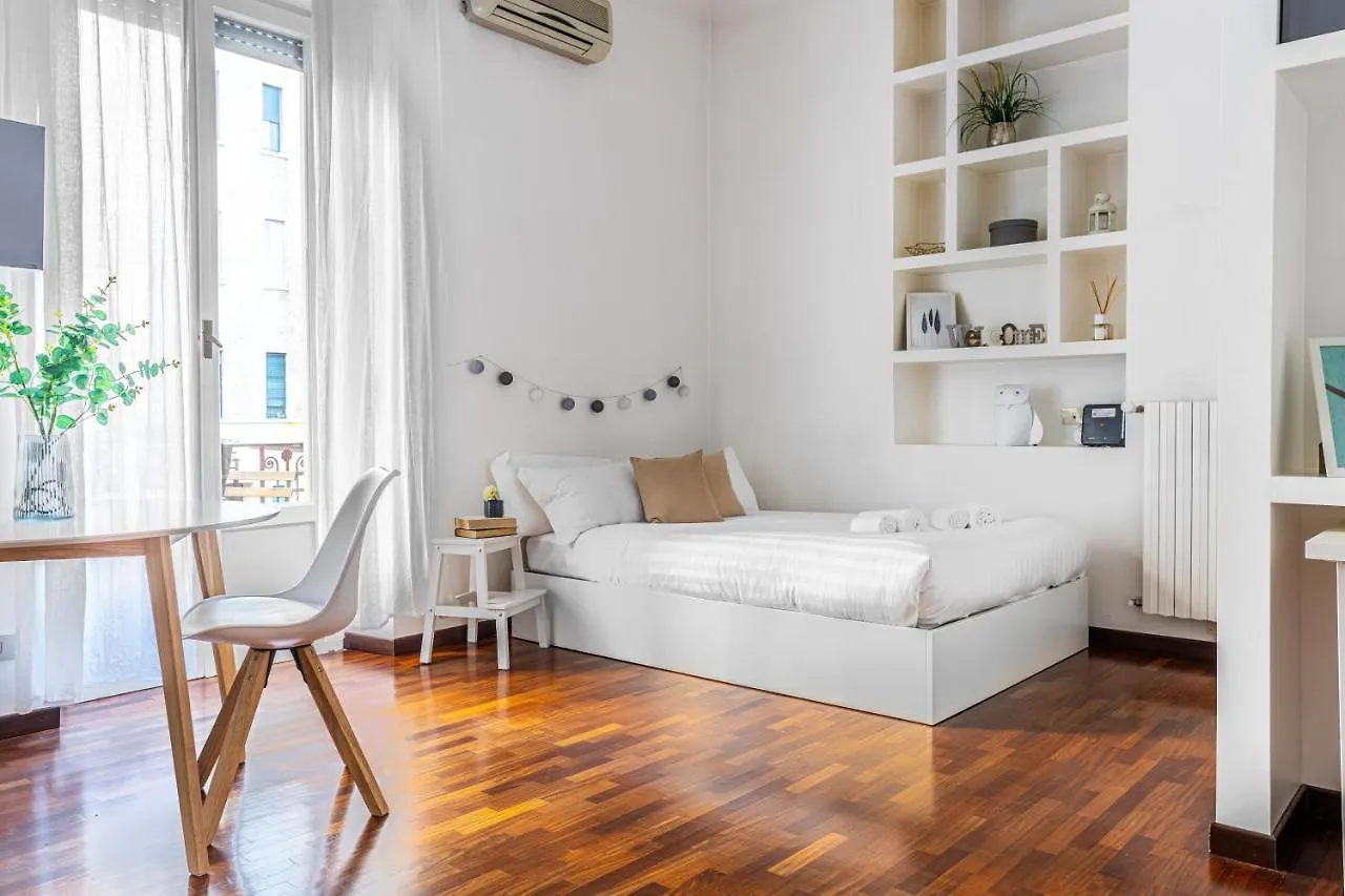 Altido Lovely Studio With Balcony In Milan Italy